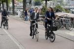 Amsterdam 17 september 2016
Erwin Olaf en zijn partner Kevin trouwen in de stopera . Beide moeders alsmede Hans v Manen waren aanwezig. Ze vertrokken met de fiets