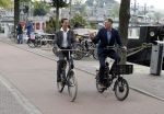 Amsterdam 17 september 2016
Erwin Olaf en zijn partner Kevin trouwen in de stopera . Beide moeders alsmede Hans v Manen waren aanwezig. Ze vertrokken met de fiets