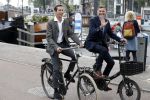 Amsterdam 17 september 2016
Erwin Olaf en zijn partner Kevin trouwen in de stopera . Beide moeders alsmede Hans v Manen waren aanwezig. Ze vertrokken met de fiets