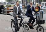 Amsterdam 17 september 2016
Erwin Olaf en zijn partner Kevin trouwen in de stopera . Beide moeders alsmede Hans v Manen waren aanwezig. Ze vertrokken met de fiets