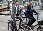 Amsterdam 17 september 2016
Erwin Olaf en zijn partner Kevin trouwen in de stopera . Beide moeders alsmede Hans v Manen waren aanwezig. Ze vertrokken met de fiets