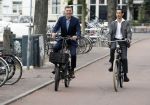 Amsterdam 17 september 2016
Erwin Olaf en zijn partner Kevin trouwen in de stopera . Beide moeders alsmede Hans v Manen waren aanwezig. Ze vertrokken met de fiets