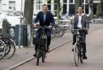 Amsterdam 17 september 2016
Erwin Olaf en zijn partner Kevin trouwen in de stopera . Beide moeders alsmede Hans v Manen waren aanwezig. Ze vertrokken met de fiets