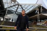 Antwerpen 21 sptember 2016
Frank Masmeijer arriveert bij de rechtbank van Antwerpen et een cameraploeg van SBS6 ivm opames van zijn real life soap. Ook zijn schoonvader is erbij
