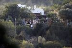 Ibiza 24 september 2016
Trouwen Gigi Ravelli en Roger Hodenius op ibiza . Ze trouwenni zuin huis/finca.