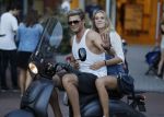 Amsterdam 12 september 2016 
Tim Douwsma en zijn vriendin Jessie Jazz Vuijk op terras en op de scooter