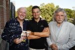 Rotterdam 14 september 2016
Boekpresentatie boek Rene v Gijp geschreven door Michiel v Egmond bij the harbour club. Zijn zoons Bicky en Sanny kregen de eerste exemplaren. Johan derksen en wilfred Genee