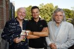 Rotterdam 14 september 2016
Boekpresentatie boek Rene v Gijp geschreven door Michiel v Egmond bij the harbour club. Zijn zoons Bicky en Sanny kregen de eerste exemplaren. Johan derksen en wilfred Genee