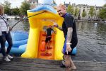 Amsterdam 11 september 2016
Amsterdam city swim tbv ALS door de amsterdamse grachten. Johnny de Mol met manager Carlijn de Vries Ralph en Daniel de Vries