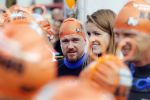 Amsterdam 11 september 2016
Amsterdam city swim tbv ALS door de amsterdamse grachten. Johnny de Mol met manager Carlijn de Vries Ralph en Daniel de Vries