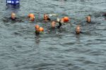 Amsterdam 11 september 2016
Amsterdam city swim tbv ALS door de amsterdamse grachten. Johnny de Mol met manager Carlijn de Vries Ralph en Daniel de Vries