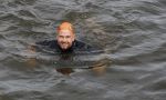 Amsterdam 11 september 2016
Amsterdam city swim tbv ALS door de amsterdamse grachten. Johnny de Mol met manager Carlijn de Vries Ralph en Daniel de Vries