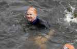 Amsterdam 11 september 2016
Amsterdam city swim tbv ALS door de amsterdamse grachten. Johnny de Mol met manager Carlijn de Vries Ralph en Daniel de Vries