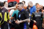 Amsterdam 11 september 2016
Amsterdam city swim tbv ALS door de amsterdamse grachten. Johnny de Mol met manager Carlijn de Vries Ralph en Daniel de Vries