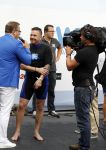 Amsterdam 11 september 2016
Amsterdam city swim tbv ALS door de amsterdamse grachten. Johnny de Mol met manager Carlijn de Vries Ralph en Daniel de Vries
