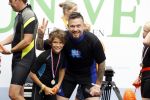 Amsterdam 11 september 2016
Amsterdam city swim tbv ALS door de amsterdamse grachten. Johnny de Mol met manager Carlijn de Vries Ralph en Daniel de Vries