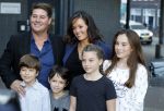 Zaandam 1 oktober 2016
Premiere Peter Pan in schouwburg  Zaandam.
Martijn Krabbe met zijn kinderen Achilles Michelle Jasmijn zijn vriendin Noi Pakon met haar zoontje.