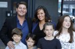 Zaandam 1 oktober 2016
Premiere Peter Pan in schouwburg  Zaandam.
Martijn Krabbe met zijn kinderen Achilles Michelle Jasmijn zijn vriendin Noi Pakon met haar zoontje.