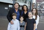 Zaandam 1 oktober 2016
Premiere Peter Pan in schouwburg  Zaandam.
Martijn Krabbe met zijn kinderen Achilles Michelle Jasmijn zijn vriendin Noi Pakon met haar zoontje.