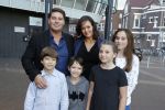 Zaandam 1 oktober 2016
Premiere Peter Pan in schouwburg  Zaandam.
Martijn Krabbe met zijn kinderen Achilles Michelle Jasmijn zijn vriendin Noi Pakon met haar zoontje.