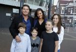 Zaandam 1 oktober 2016
Premiere Peter Pan in schouwburg  Zaandam.
Martijn Krabbe met zijn kinderen Achilles Michelle Jasmijn zijn vriendin Noi Pakon met haar zoontje.