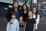 Zaandam 1 oktober 2016
Premiere Peter Pan in schouwburg  Zaandam.
Martijn Krabbe met zijn kinderen Achilles Michelle Jasmijn zijn vriendin Noi Pakon met haar zoontje.