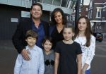 Zaandam 1 oktober 2016
Premiere Peter Pan in schouwburg  Zaandam.
Martijn Krabbe met zijn kinderen Achilles Michelle Jasmijn zijn vriendin Noi Pakon met haar zoontje.