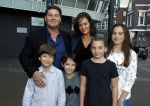Zaandam 1 oktober 2016
Premiere Peter Pan in schouwburg  Zaandam.
Martijn Krabbe met zijn kinderen Achilles Michelle Jasmijn zijn vriendin Noi Pakon met haar zoontje.