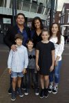 Zaandam 1 oktober 2016
Premiere Peter Pan in schouwburg  Zaandam.
Martijn Krabbe met zijn kinderen Achilles Michelle Jasmijn zijn vriendin Noi Pakon met haar zoontje.