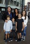 Zaandam 1 oktober 2016
Premiere Peter Pan in schouwburg  Zaandam.
Martijn Krabbe met zijn kinderen Achilles Michelle Jasmijn zijn vriendin Noi Pakon met haar zoontje.