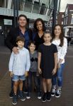 Zaandam 1 oktober 2016
Premiere Peter Pan in schouwburg  Zaandam.
Martijn Krabbe met zijn kinderen Achilles Michelle Jasmijn zijn vriendin Noi Pakon met haar zoontje.