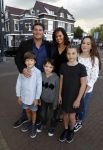 Zaandam 1 oktober 2016
Premiere Peter Pan in schouwburg  Zaandam.
Martijn Krabbe met zijn kinderen Achilles Michelle Jasmijn zijn vriendin Noi Pakon met haar zoontje.