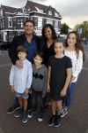Zaandam 1 oktober 2016
Premiere Peter Pan in schouwburg  Zaandam.
Martijn Krabbe met zijn kinderen Achilles Michelle Jasmijn zijn vriendin Noi Pakon met haar zoontje.