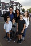 Zaandam 1 oktober 2016
Premiere Peter Pan in schouwburg  Zaandam.
Martijn Krabbe met zijn kinderen Achilles Michelle Jasmijn zijn vriendin Noi Pakon met haar zoontje.