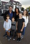 Zaandam 1 oktober 2016
Premiere Peter Pan in schouwburg  Zaandam.
Martijn Krabbe met zijn kinderen Achilles Michelle Jasmijn zijn vriendin Noi Pakon met haar zoontje.