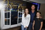 Zaandam 1 oktober 2016
Premiere Peter Pan in schouwburg  Zaandam.
Martijn Krabbe met zijn kinderen Achilles Michelle Jasmijn zijn vriendin Noi Pakon met haar zoontje.
