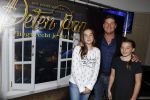 Zaandam 1 oktober 2016
Premiere Peter Pan in schouwburg  Zaandam.
Martijn Krabbe met zijn kinderen Achilles Michelle Jasmijn zijn vriendin Noi Pakon met haar zoontje.