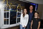 Zaandam 1 oktober 2016
Premiere Peter Pan in schouwburg  Zaandam.
Martijn Krabbe met zijn kinderen Achilles Michelle Jasmijn zijn vriendin Noi Pakon met haar zoontje.