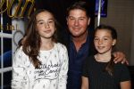 Zaandam 1 oktober 2016
Premiere Peter Pan in schouwburg  Zaandam.
Martijn Krabbe met zijn kinderen Achilles Michelle Jasmijn zijn vriendin Noi Pakon met haar zoontje.