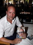 Rotterdam 14 september 2016
Boekpresentatie boek Rene v Gijp geschreven door Michiel v Egmond bij the harbour club. Zijn zoons Bicky en Sanny kregen de eerste exemplaren