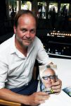 Rotterdam 14 september 2016
Boekpresentatie boek Rene v Gijp geschreven door Michiel v Egmond bij the harbour club. Zijn zoons Bicky en Sanny kregen de eerste exemplaren
