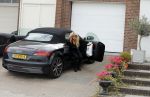 Lijnden 19 september 2016
Patricia Paay en haar nieuwe vriend Robbert Hinfelaar arriveren in haar auto bij haar huis.