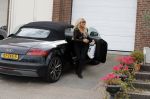 Lijnden 19 september 2016
Patricia Paay en haar nieuwe vriend Robbert Hinfelaar arriveren in haar auto bij haar huis.