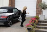 Lijnden 19 september 2016
Patricia Paay en haar nieuwe vriend Robbert Hinfelaar arriveren in haar auto bij haar huis.