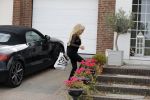 Lijnden 19 september 2016
Patricia Paay en haar nieuwe vriend Robbert Hinfelaar arriveren in haar auto bij haar huis.