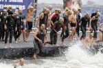Amsterdam 11 september 2016
Amsterdam city swim tbv ALS door de amsterdamse grachten. Pieter v d Hoogenband kwam samen met zijn verloofde Marie Jose Crooijmans zijn kinderen en zijn ouders en broer