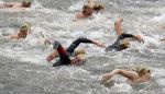 Amsterdam 11 september 2016
Amsterdam city swim tbv ALS door de amsterdamse grachten. Pieter v d Hoogenband kwam samen met zijn verloofde Marie Jose Crooijmans zijn kinderen en zijn ouders en broer