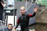 Amsterdam 11 september 2016
Amsterdam city swim tbv ALS door de amsterdamse grachten. Pieter v d Hoogenband kwam samen met zijn verloofde Marie Jose Crooijmans zijn kinderen en zijn ouders en broer