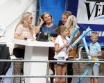 Amsterdam 11 september 2016
Amsterdam city swim tbv ALS door de amsterdamse grachten. Pieter v d Hoogenband kwam samen met zijn verloofde Marie Jose Crooijmans zijn kinderen en zijn ouders en broer