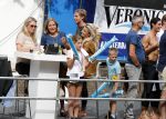 Amsterdam 11 september 2016
Amsterdam city swim tbv ALS door de amsterdamse grachten. Pieter v d Hoogenband kwam samen met zijn verloofde Marie Jose Crooijmans zijn kinderen en zijn ouders en broer